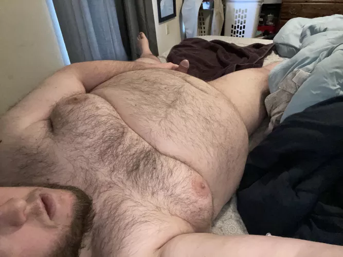 I’ve moved to the bedroom if anyone wants to video chat 👻in bio