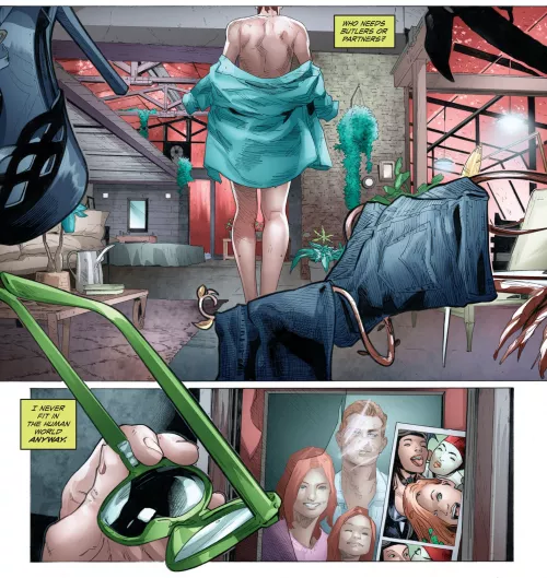 Ivy undressing [Poison Ivy: Cycle of Life and Death #01][2016]