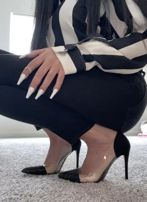 Judging by this picture…do you think I got the job?! 🤔🖤🙂❤️