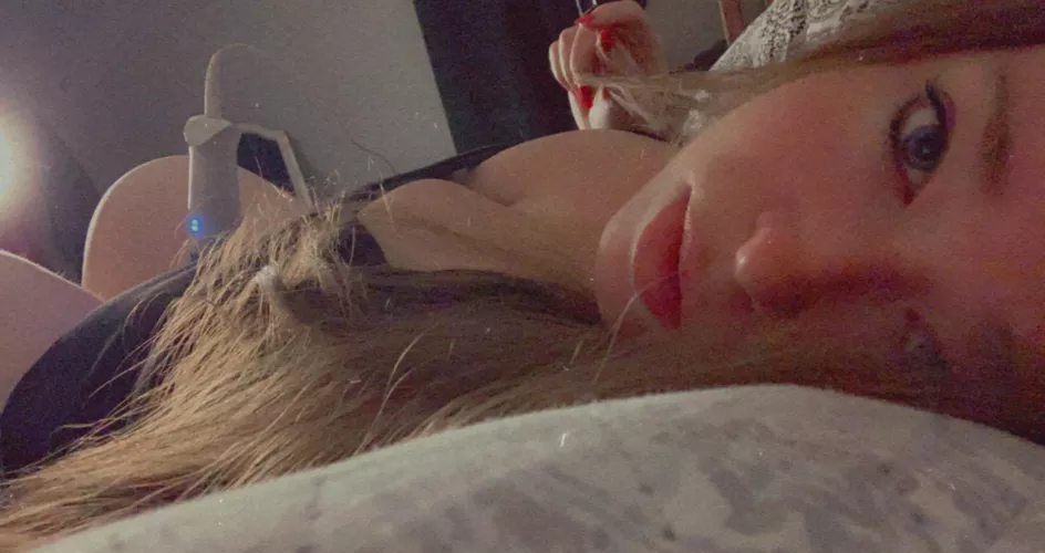 Just a little play 😘 SC: Ivymiaexplicit