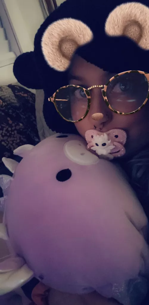 just a little puppy who wants to curl up on your lap for pets 👉🏻👈🏻🥺💕