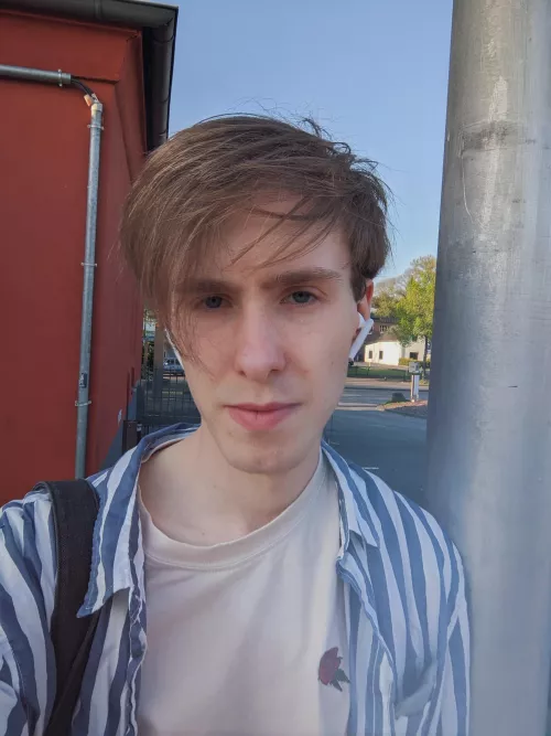 just a lonely gamer dreaming of league champs at night