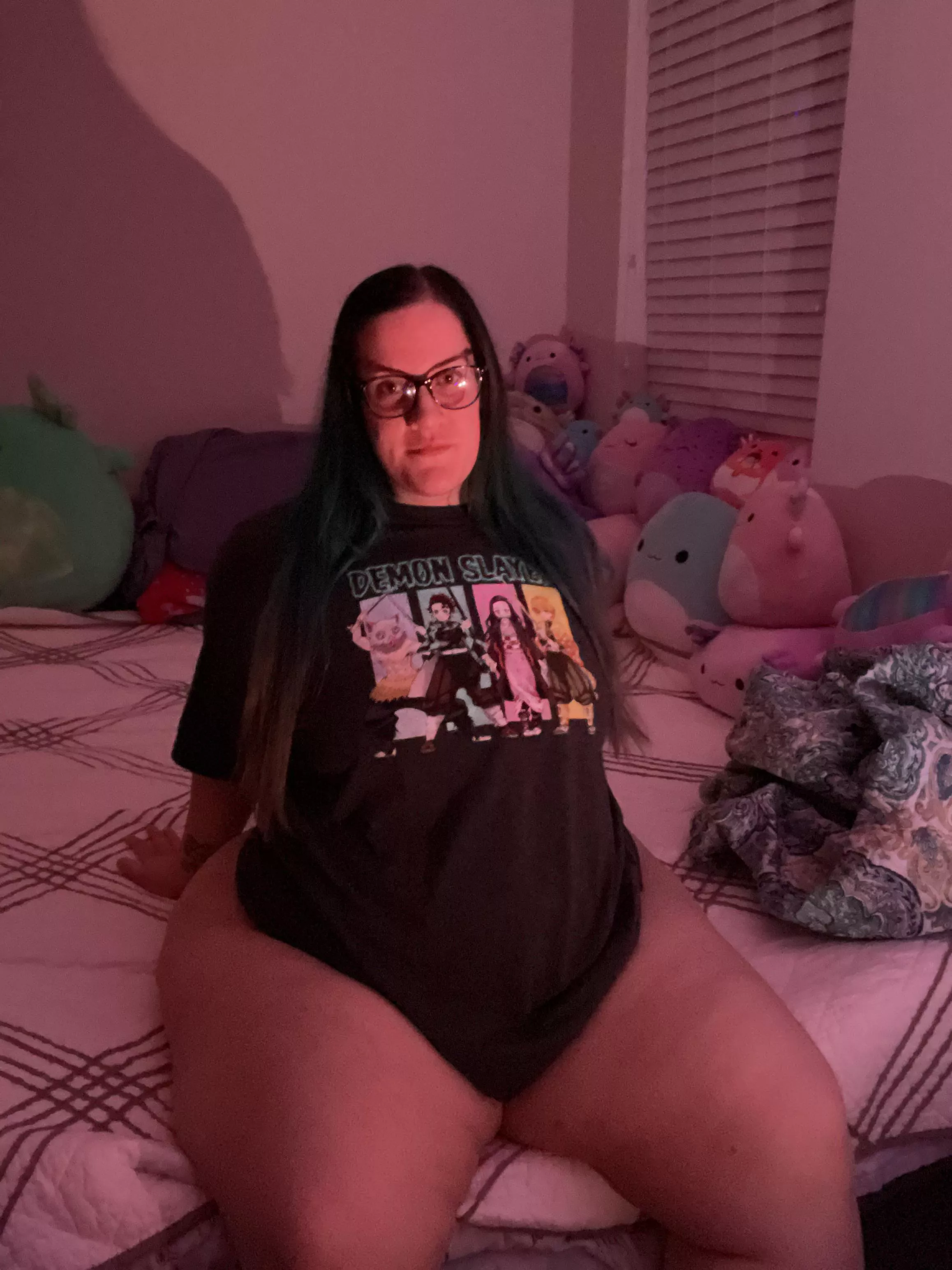 Just a thick thighed, anime loving babe 🥰