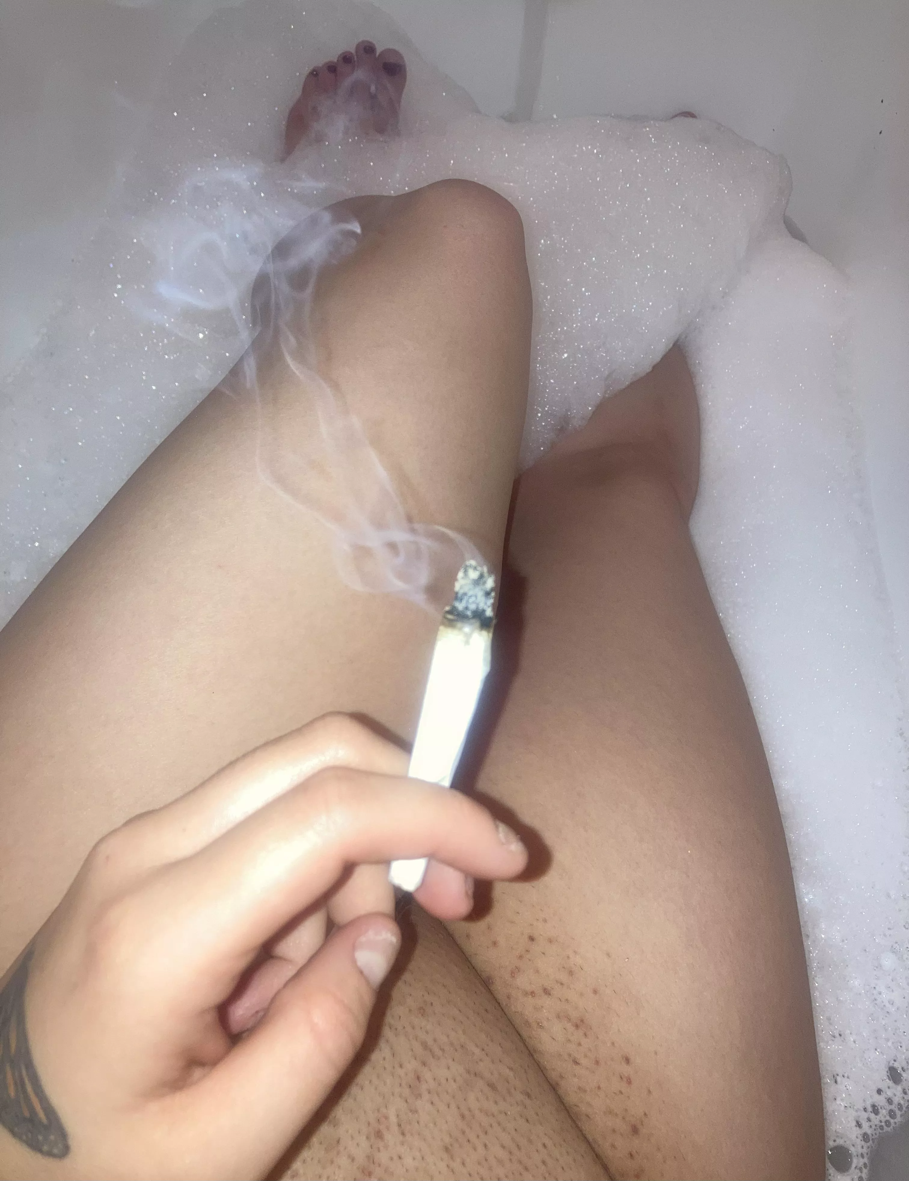 Just an amature 😉 please subscribe to my only fans