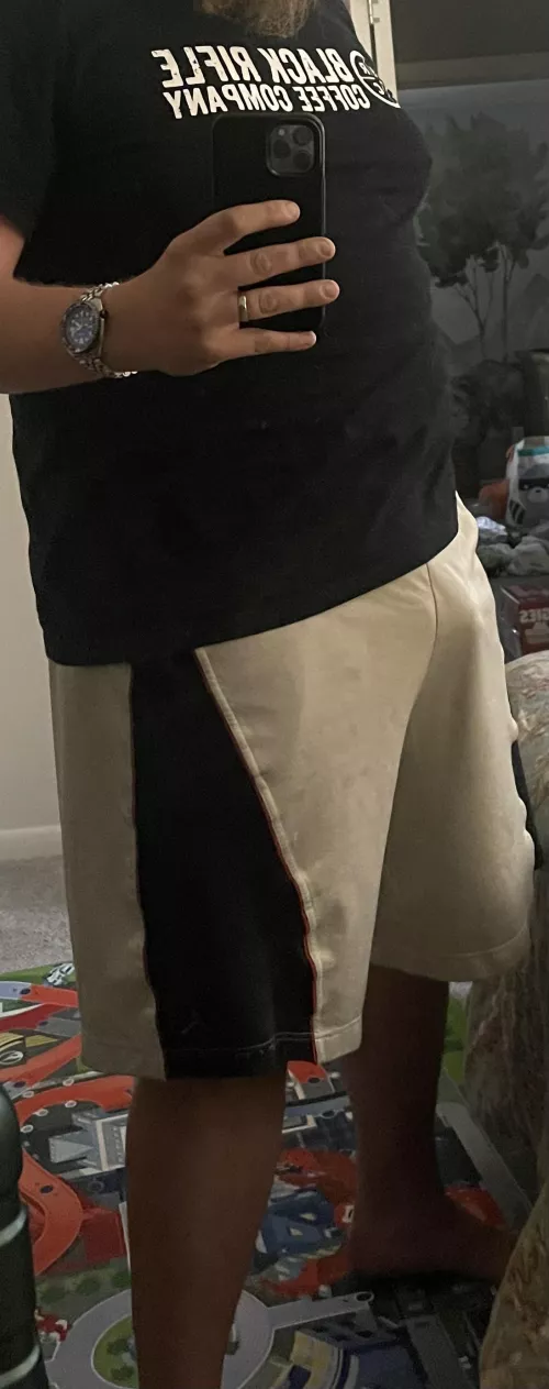 Just got back for school bus drop off… idk why the moms are so friendly today…