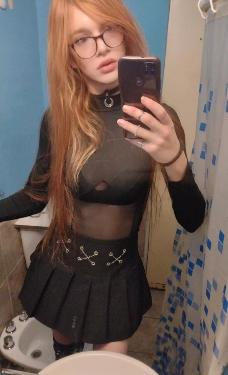 just in case you wanna see more with this outfit 🖤