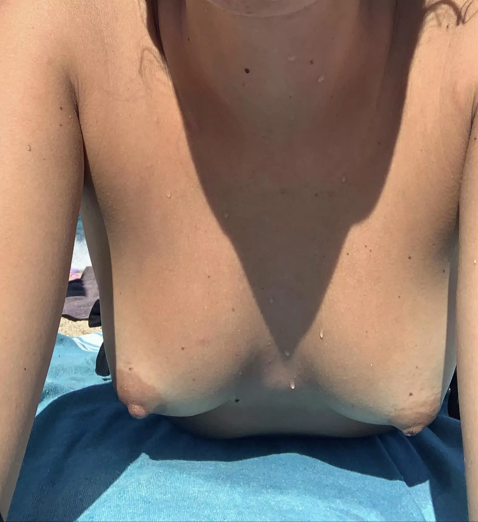 Just me and the girls at the beach. This time with a correct title! [F, 27, 58kg, 175cm]