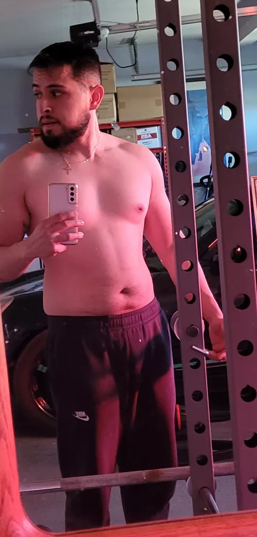 Just realized I'm getting a dad bod now 😮