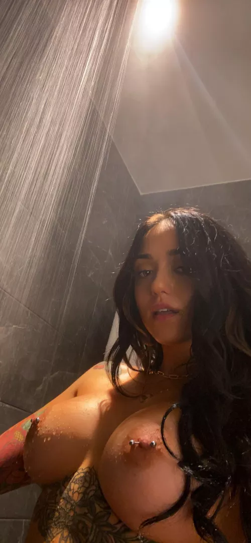 Just saw another shower post on here so hey 🥰