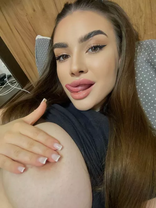 Just show my beauty [f]or this special day. 💋