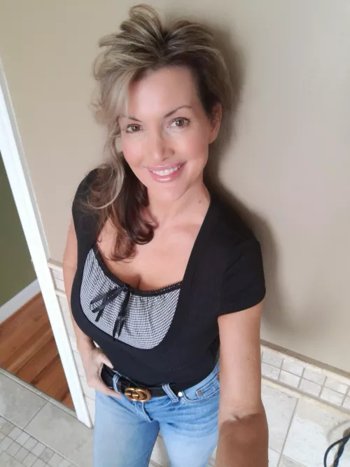 Just the MILFIE next door...