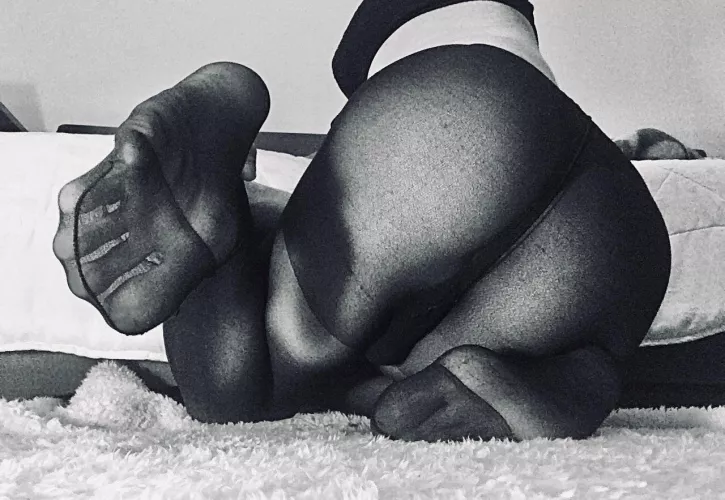 Just took my shoes off 💋 too bad I dont have anyone who could give me a massage