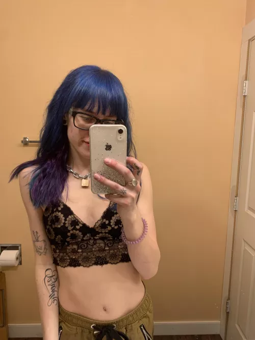 Just waiting on summer to wear more crops ✨