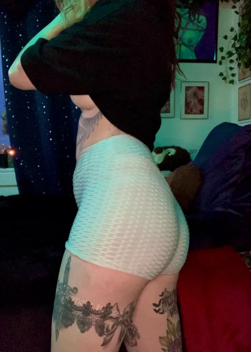 Just wanted to share my new [f]avourite shorts to clean the house in 🥰