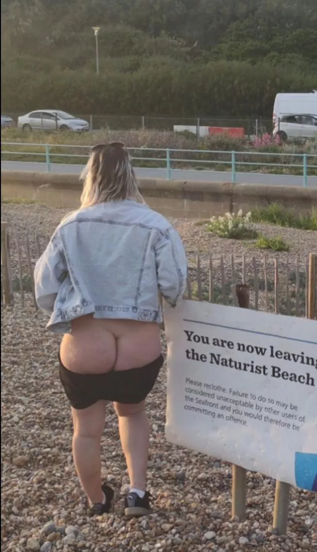 keeping an eye on passing cars 😅 I really wanted a pic with the sign though x