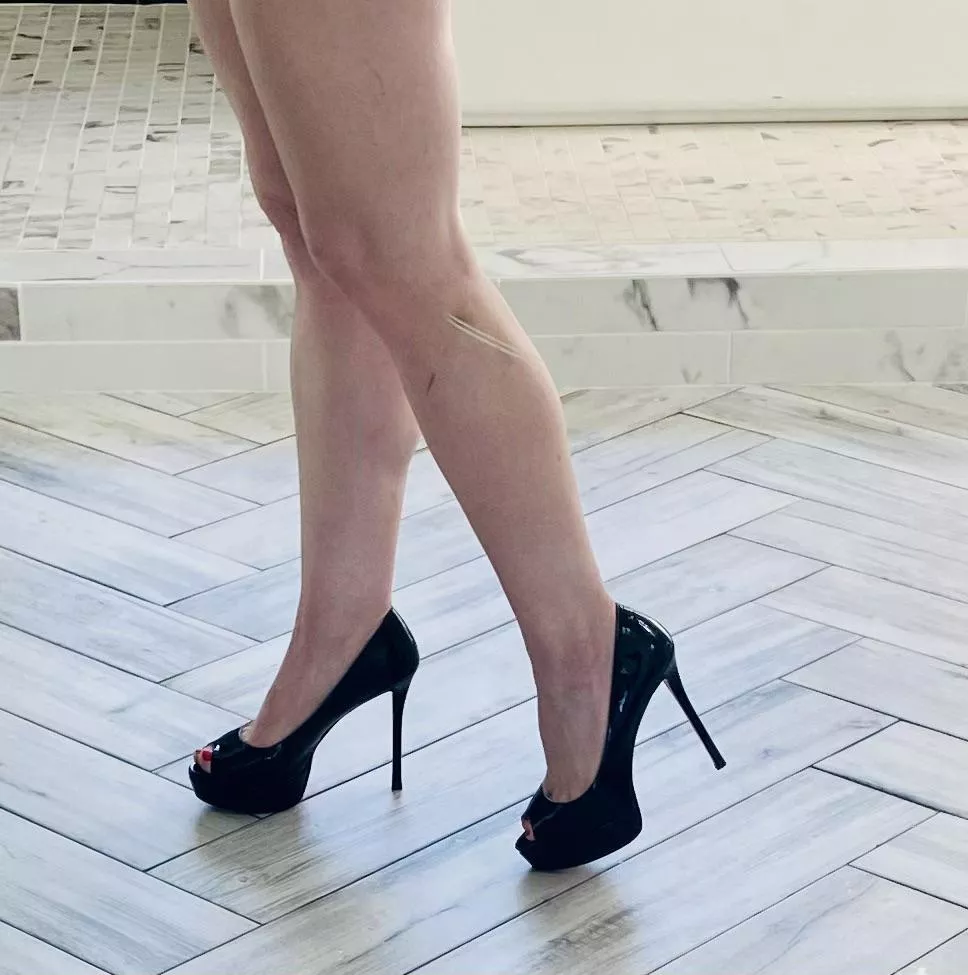 Keeping one foot in front of the other 👠👠