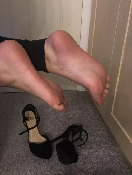Kicked my shoes off and they need a massage now 🥵