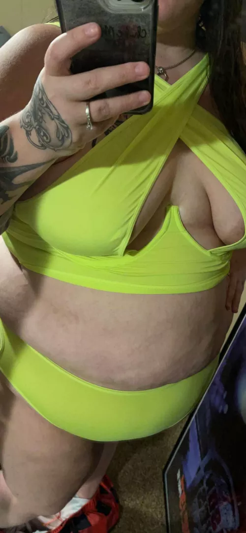 Kind of shy, first time poster here 🙈