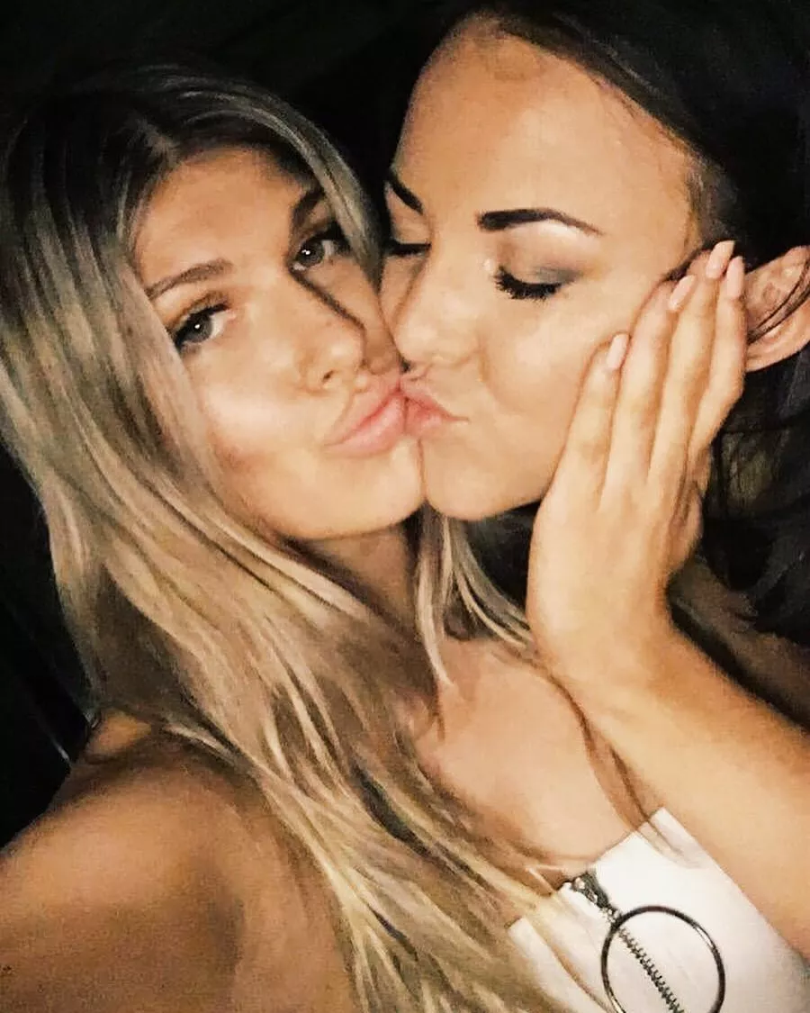 kissing