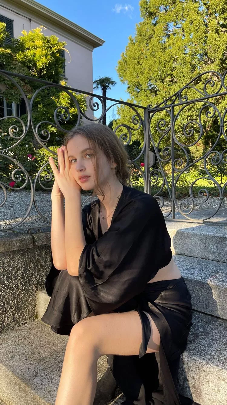lady in black