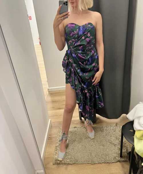 Lady on the outside ,kinky on the inside. Ask and find out