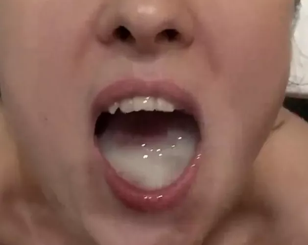 Last night’s random hook up. She didn’t believe me when i told her i was a heavy cummer. She was speechless afterwards lol.