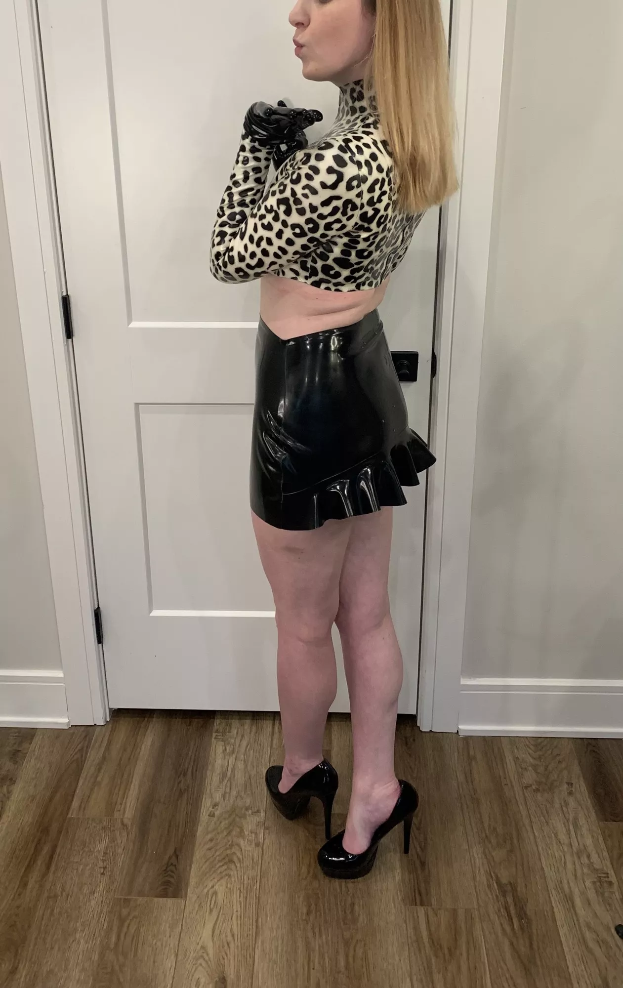 Latex kisses 😘
