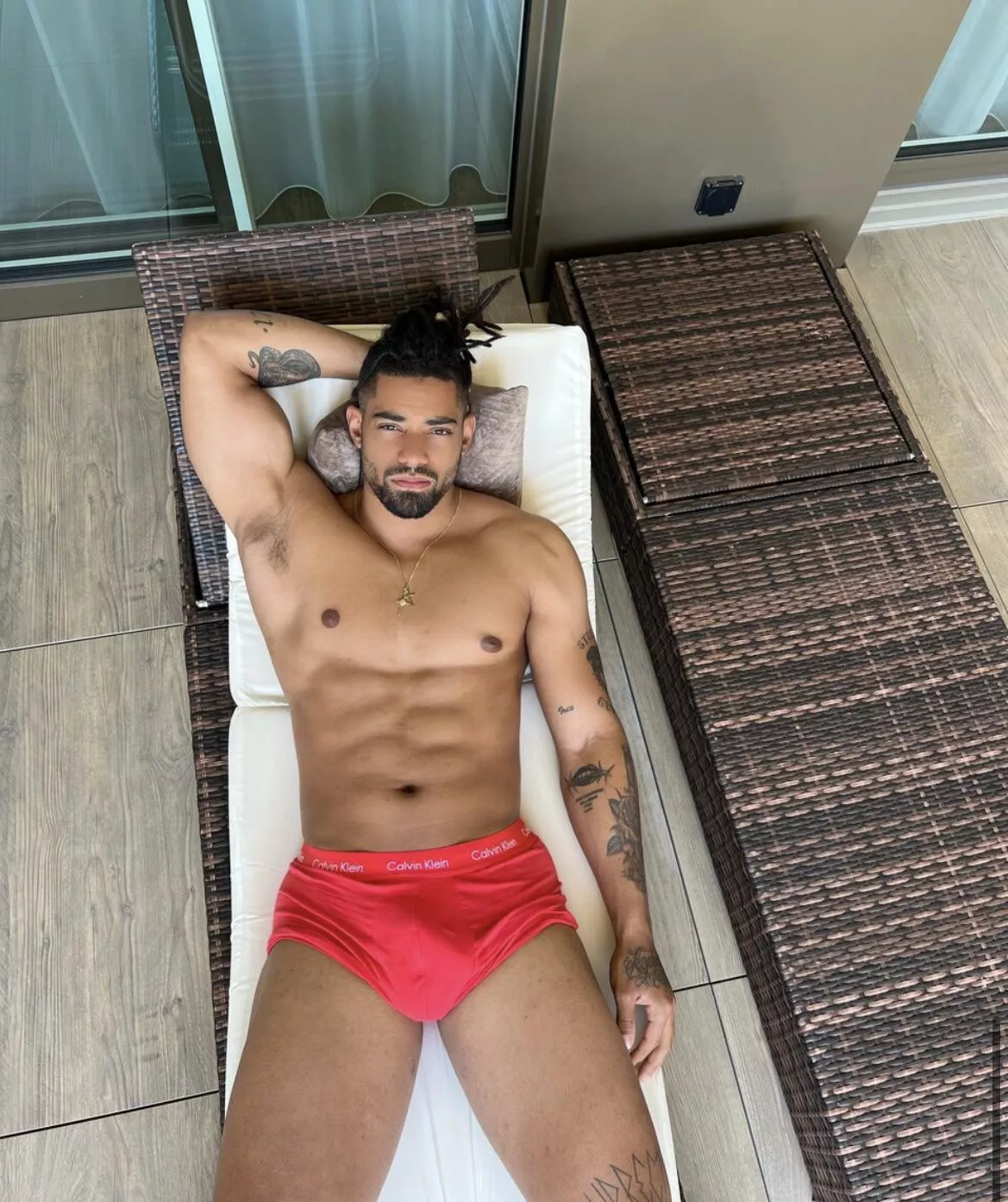 Lay With me😏