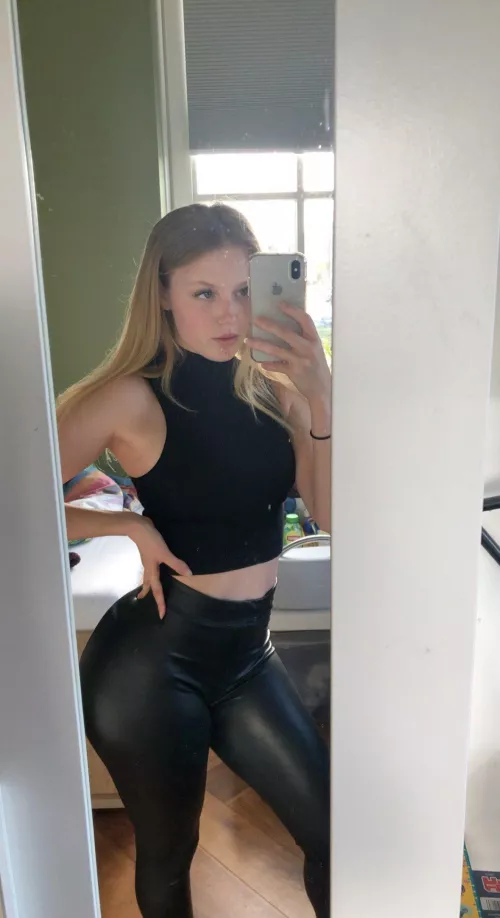Leather leggings