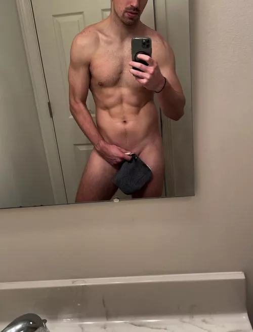 Left my towel in my other gym bag…guess this will have to do [m] 🤷🏻‍♂️