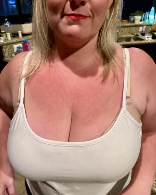 Let me know if I’m your type! 💋