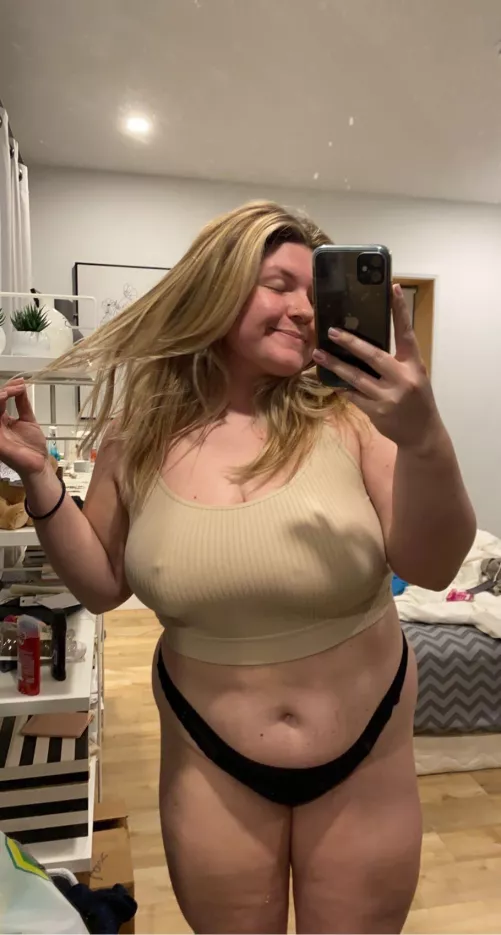 Let me know if you want me to undress 👅 my dms are open