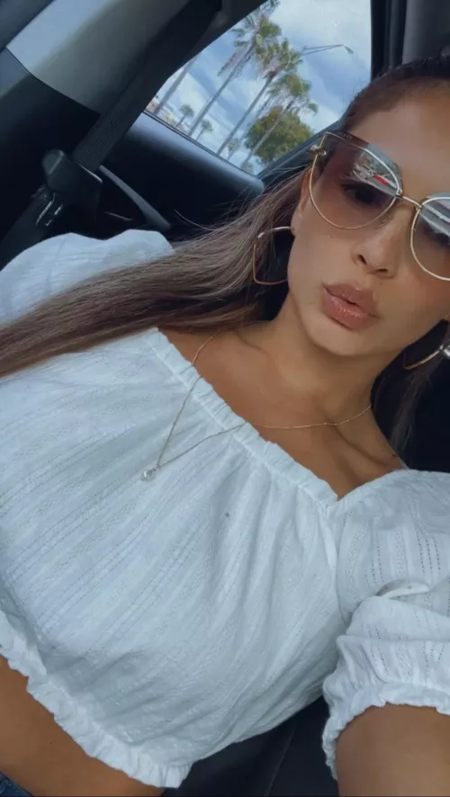 Let me wrap these lips around it 🫦