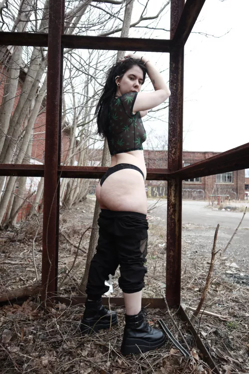 lets get our asses in a group sesh 😏