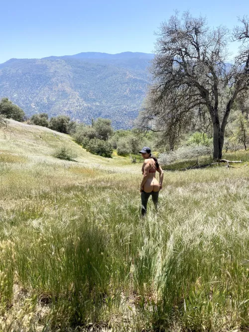 Let’s go hiking 😏