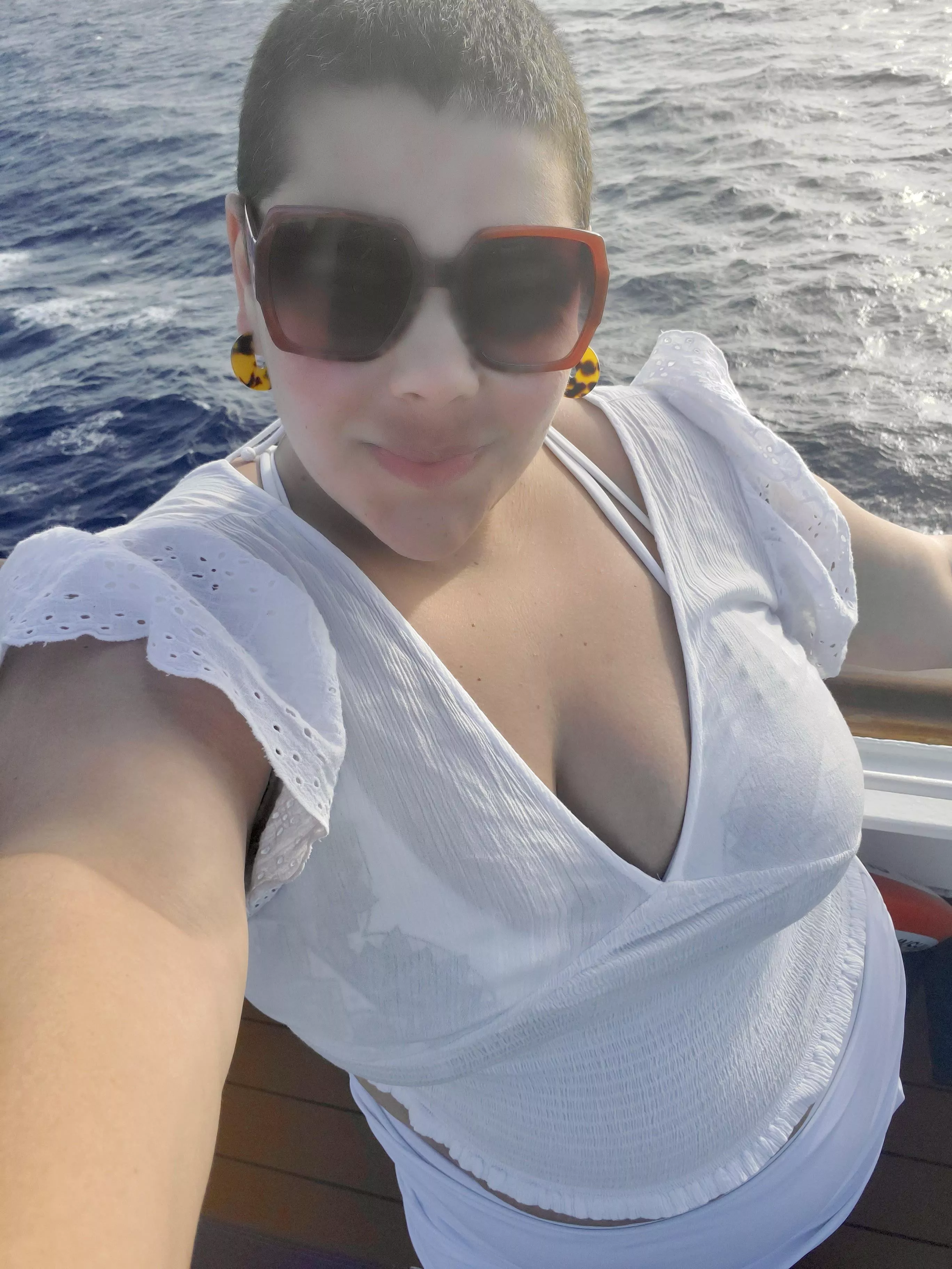 Let’s go out today! Maybe some sailing? 🤗