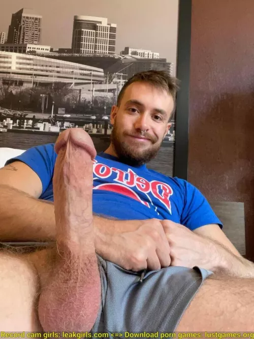 Let’s share a joint and fyck all morning 😈