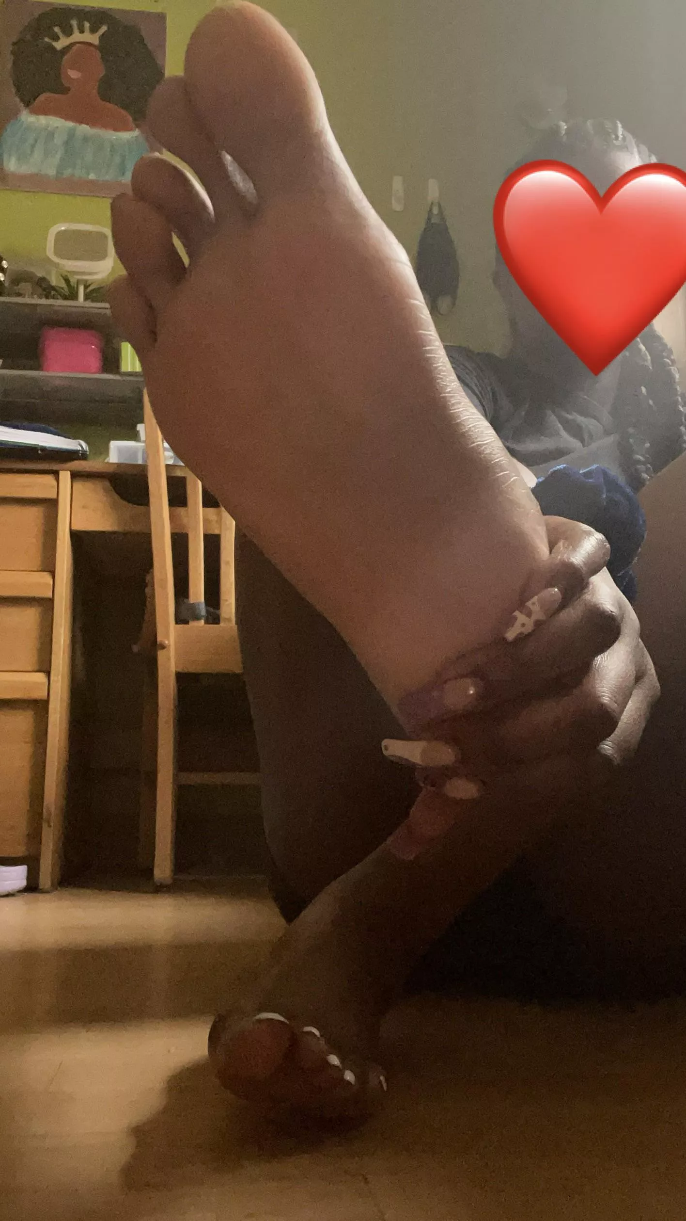 Lick my gorgeous soles 💦💕