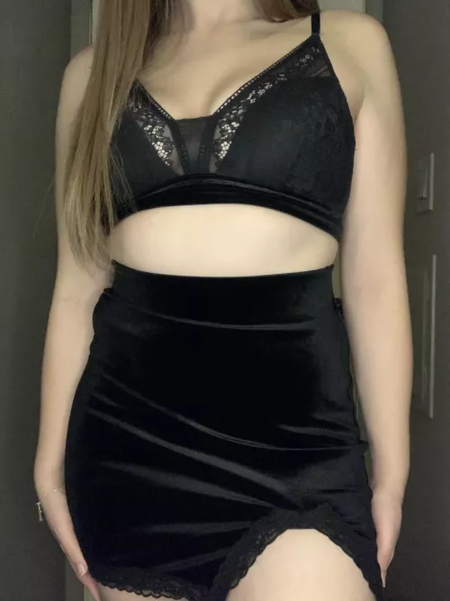 Lil bit of black for you 😘😘