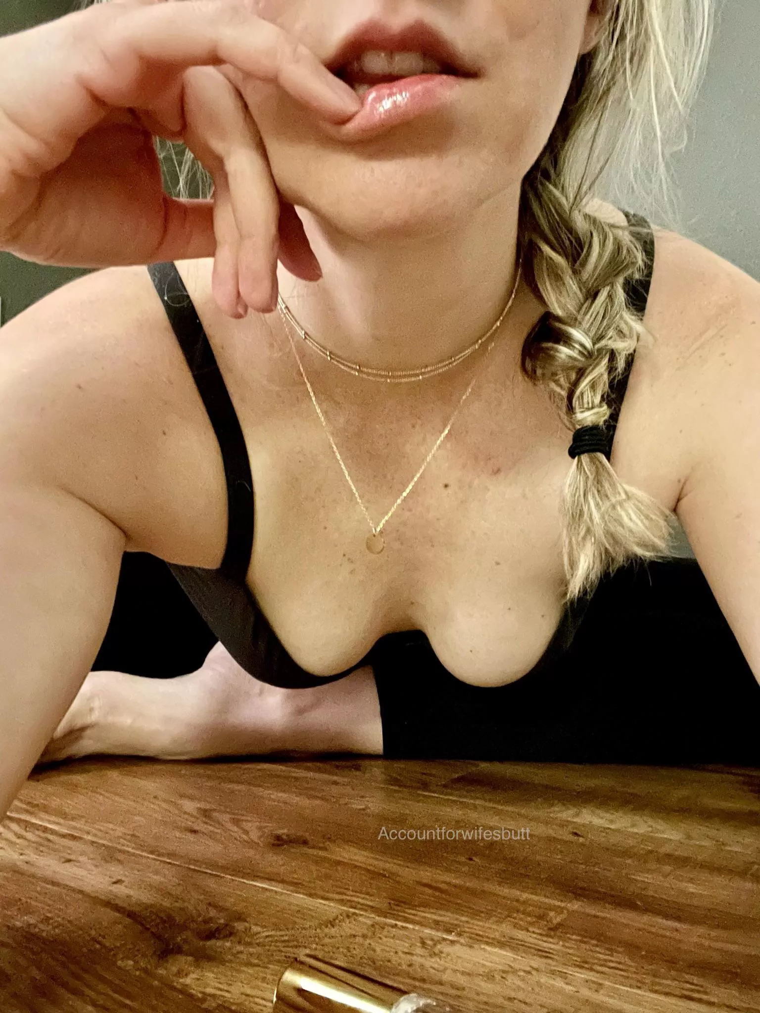Lips [f]