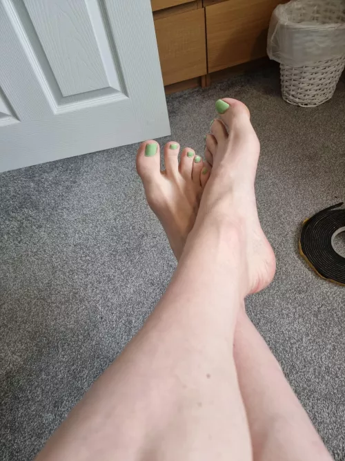 little green toesies ☺️
