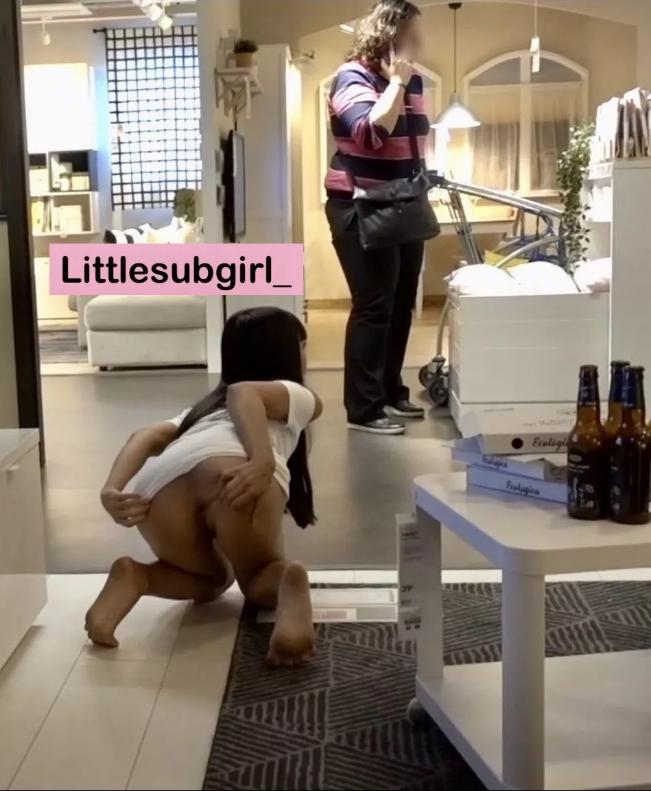 [Littlesubgirl] Flashing my pussy in public [OC]