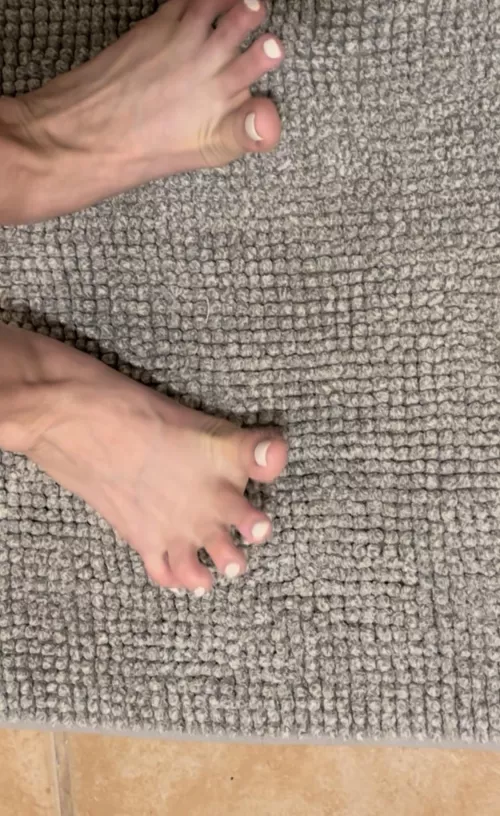 Look at that spread. The best toe spreader for sure, wouldn’t you agree?