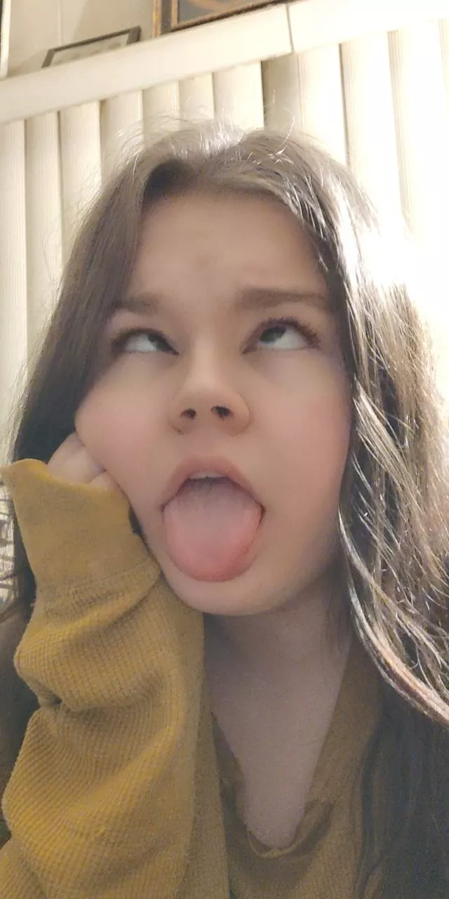 look at that tongue