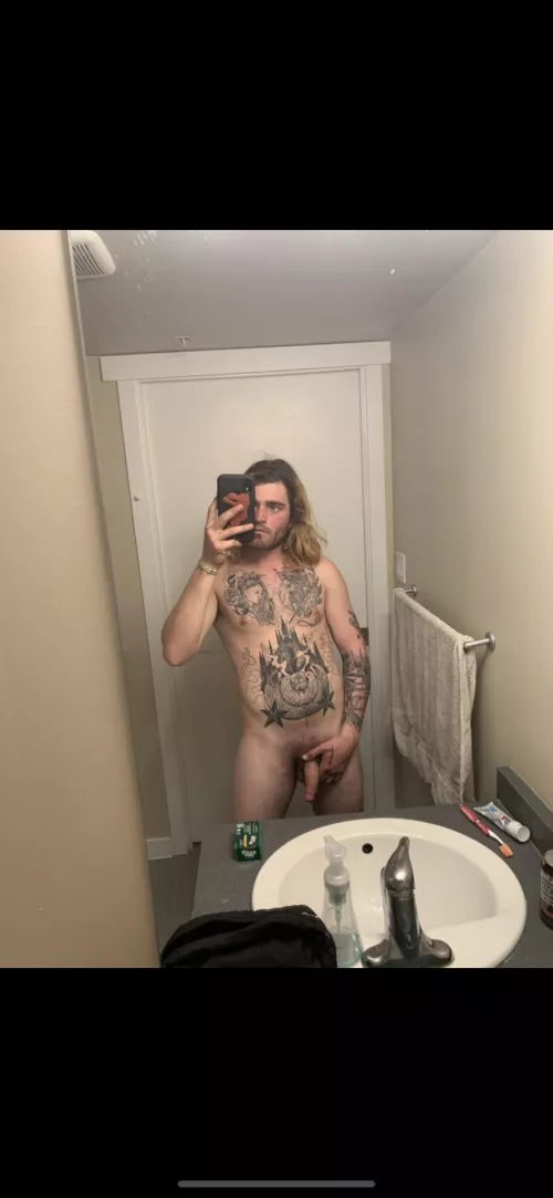 Looking for a horny cuck queen to satisfy me 22M ;)