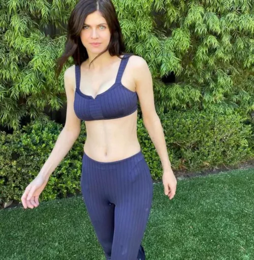 Looking for someone to play Alexandra Daddario in a longterm romantic roleplay