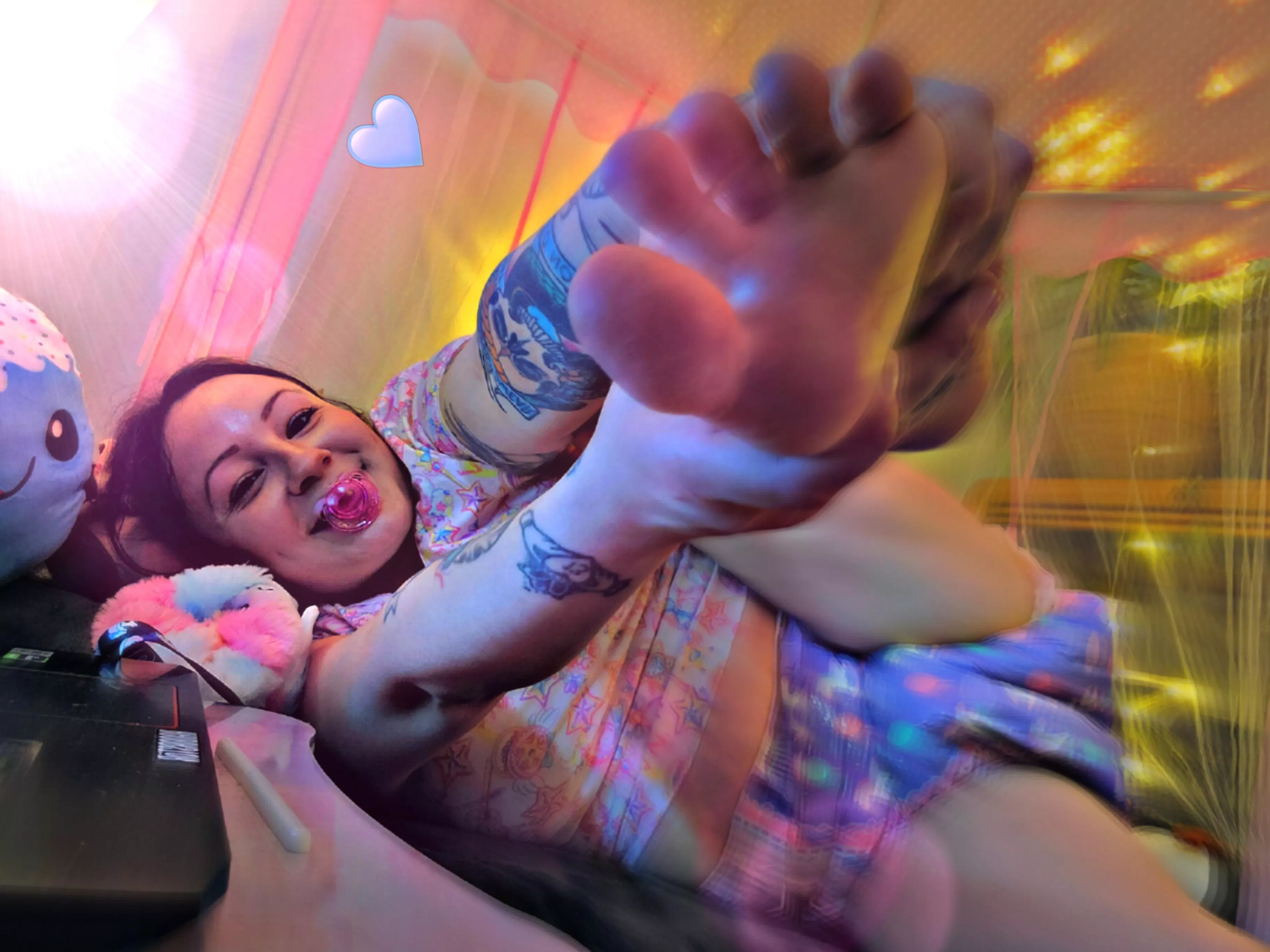 lookit my toes