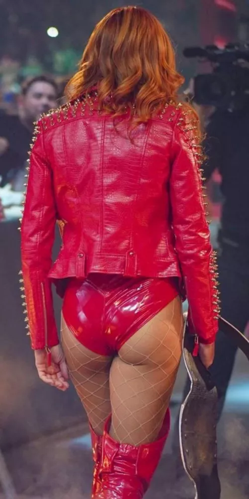 Love Becky’s booty in this!