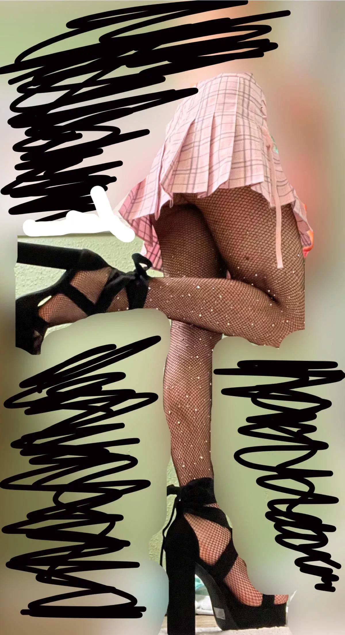 Love my skirt and heels☺️🥰