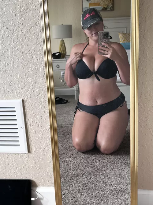 Love showing my mombod off at the pool